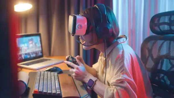 GAMING MEETS VR